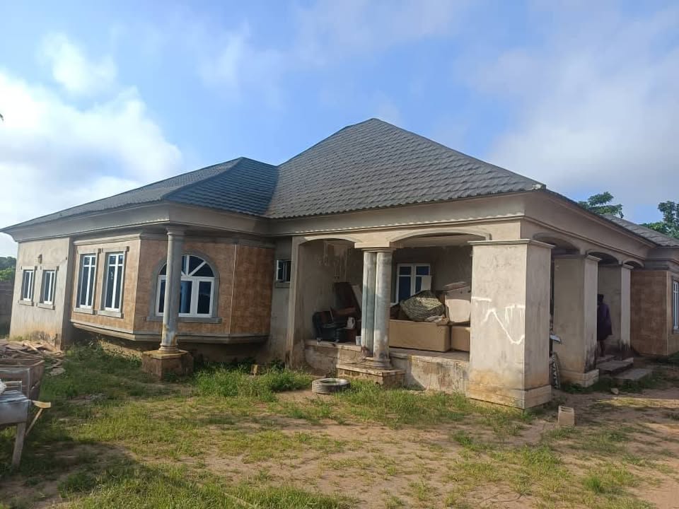 FOR SALE FOR SALE FOR SALE!!!!!!! 4 BEDROOM FLAT.