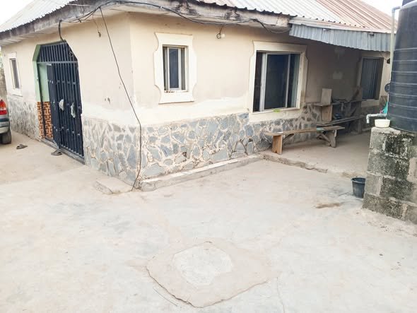 HOUSE FOR SALE  ₦15M