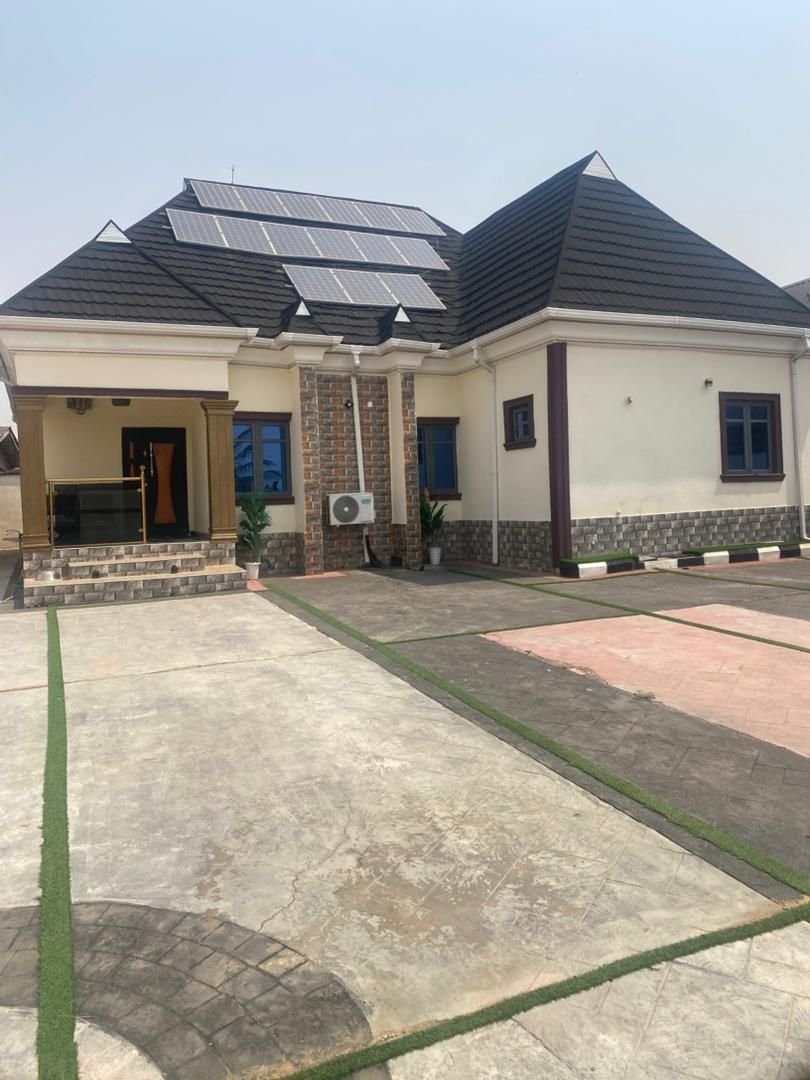 BEAUTIFUL WELL BUILT 3 BEDROOMS BUNGALOW ON A FULL PLOT OF LAND ALL ROOMS EN-SUITE AND POP ALL ROUND 