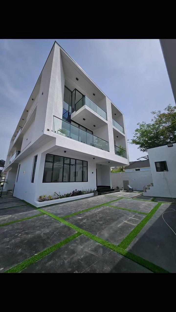 #850m Apo Resettlement, Guzape Hills luxury duplex for sale👇👇 7 bedroom detached duplex (Fully automated).
