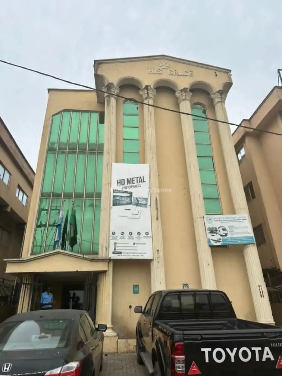 Commercial Office Structure on 3 Floors